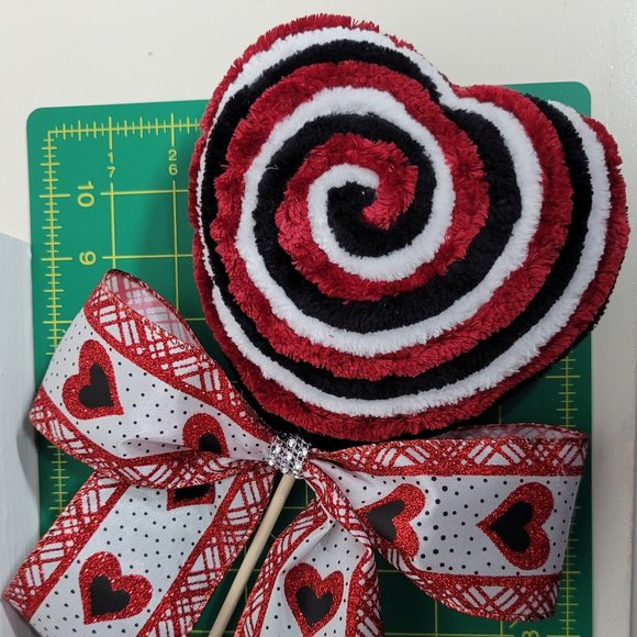 Decorative Velvety Yarn Dark Red Black & White Heart Lollipop w Red Heart Bow #1 - Picture 2 of 4